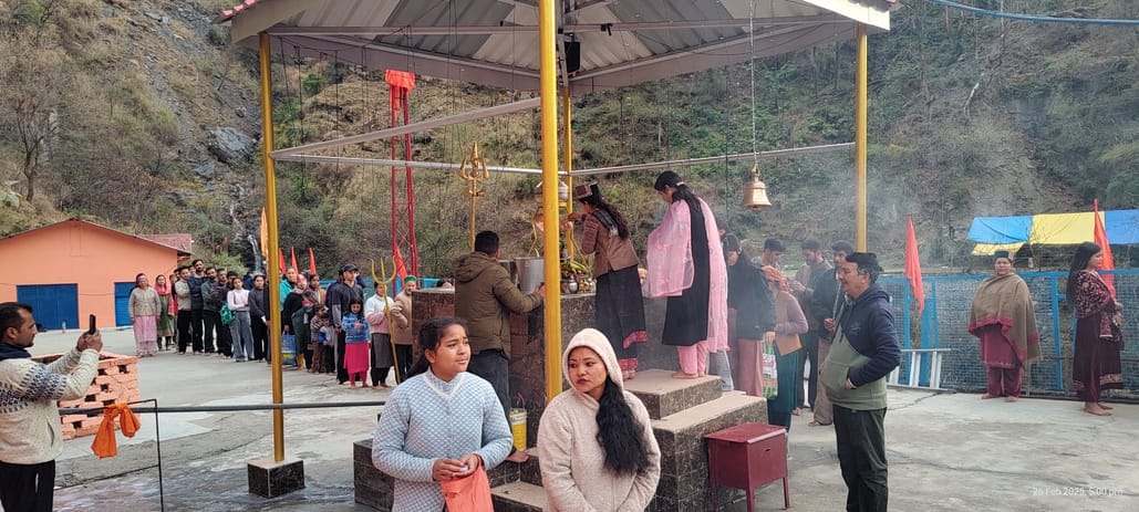 On Shivratri, devotees gathered in Gangarang Shiv temple of Sangla.