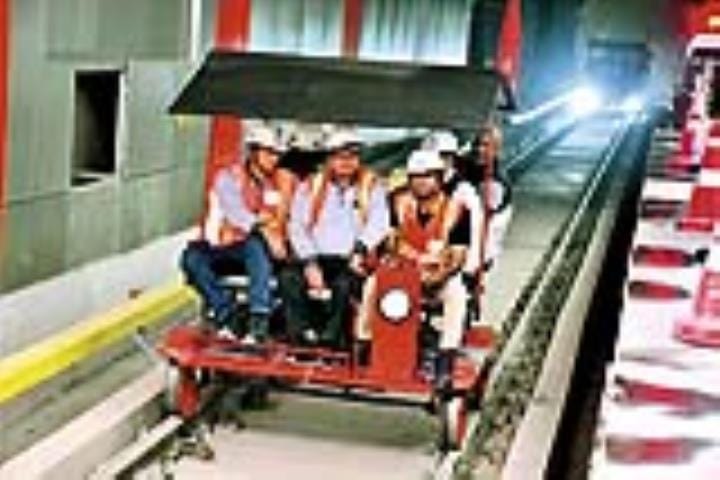 CMRS team saw metro arrangements from Motijheel to Central