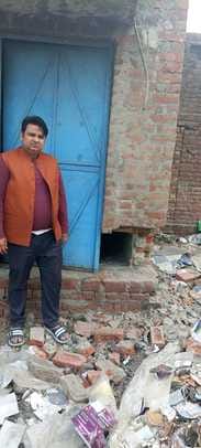 Thieves disguised themselves as thieves in a bullion shop and took away seven kilos of silver and gold jewelery