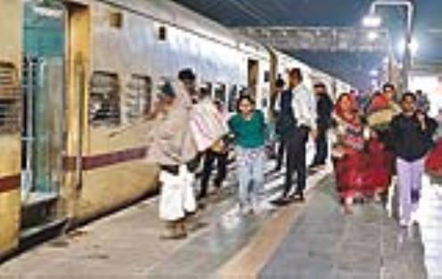 Three special trains went to Prayagraj for the devotees to take Amrit bath