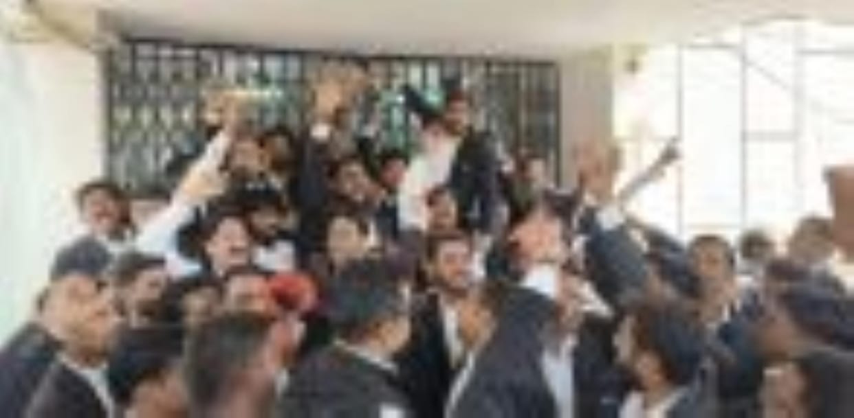 Lawyers create ruckus, clash with police