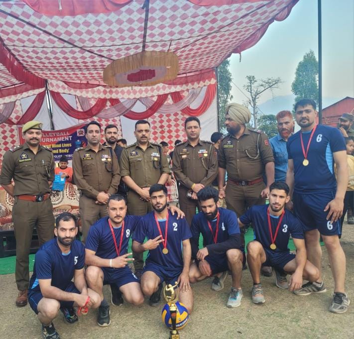 Reasi defeated Talwara and won the volleyball tournament.