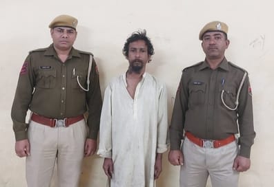 पुलिस हिरासत में अवैध बांग्लादेशी