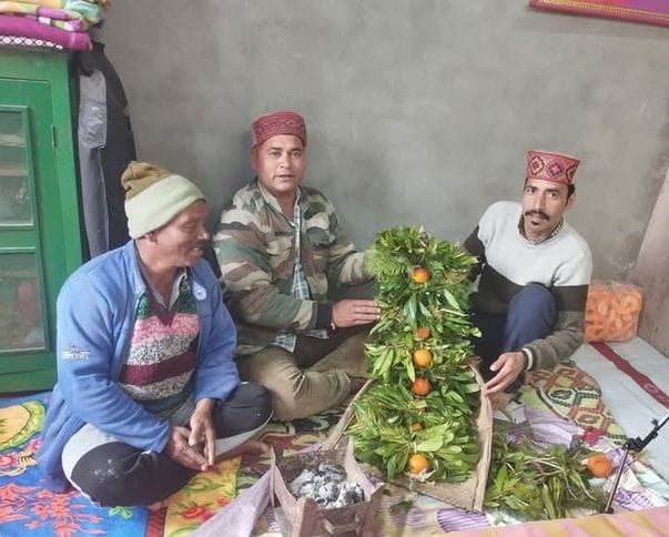 Garland of Nyar offered to Lord Shiva during dance and saraj