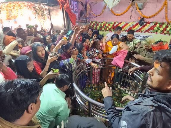 Rally of Shiva devotees and echo of Har-Har Mahadev in temples