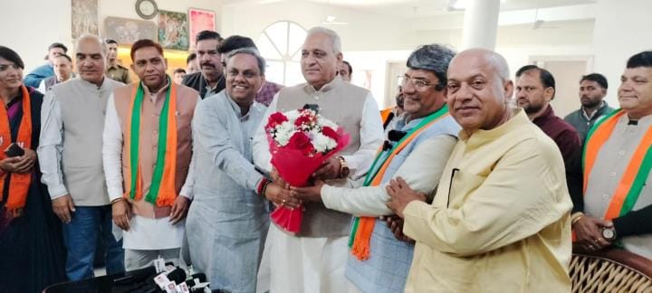 Rebel leader becomes charioteer to feed lotus, Tarun Jain supports BJP in presence of cabinet minister Ranbir