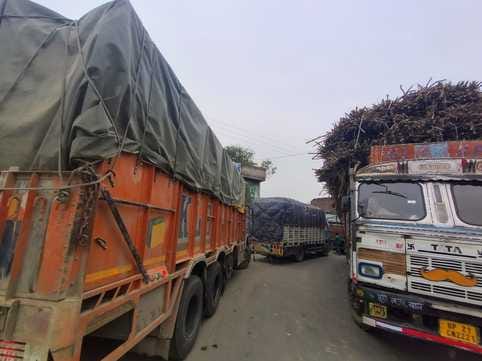 huge jam due to the construction of the drain