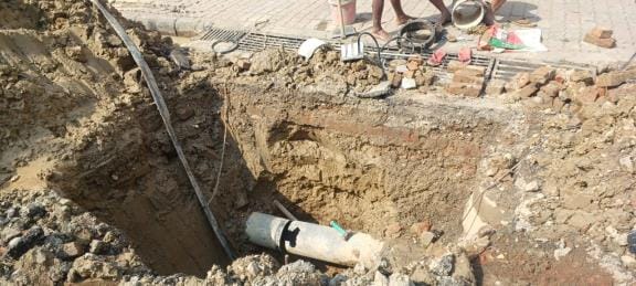 Main pipeline broken near Ashoknagar intersection, 30 thousand people facing water shortage