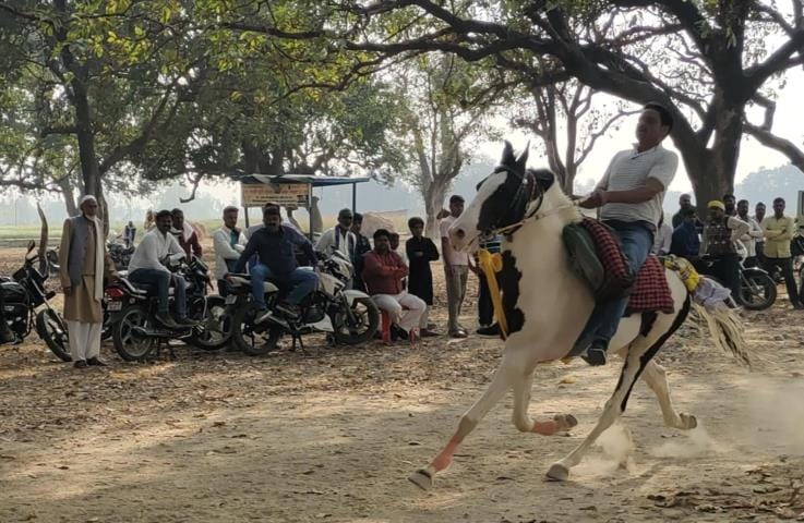 Pappu of Mangaraura's horse ran the fastest