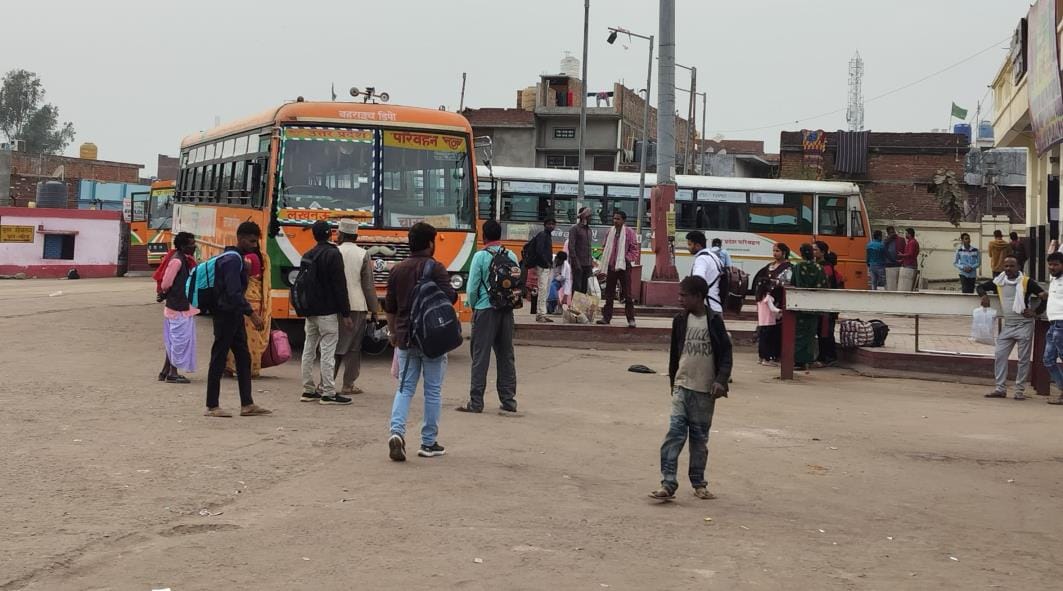Passengers kept wandering for Lucknow buses since afternoon