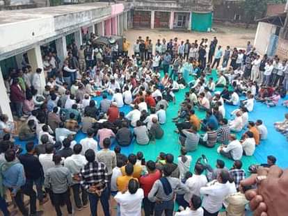 बढ़ते अपराध को लेकर लोग सड़कों पर