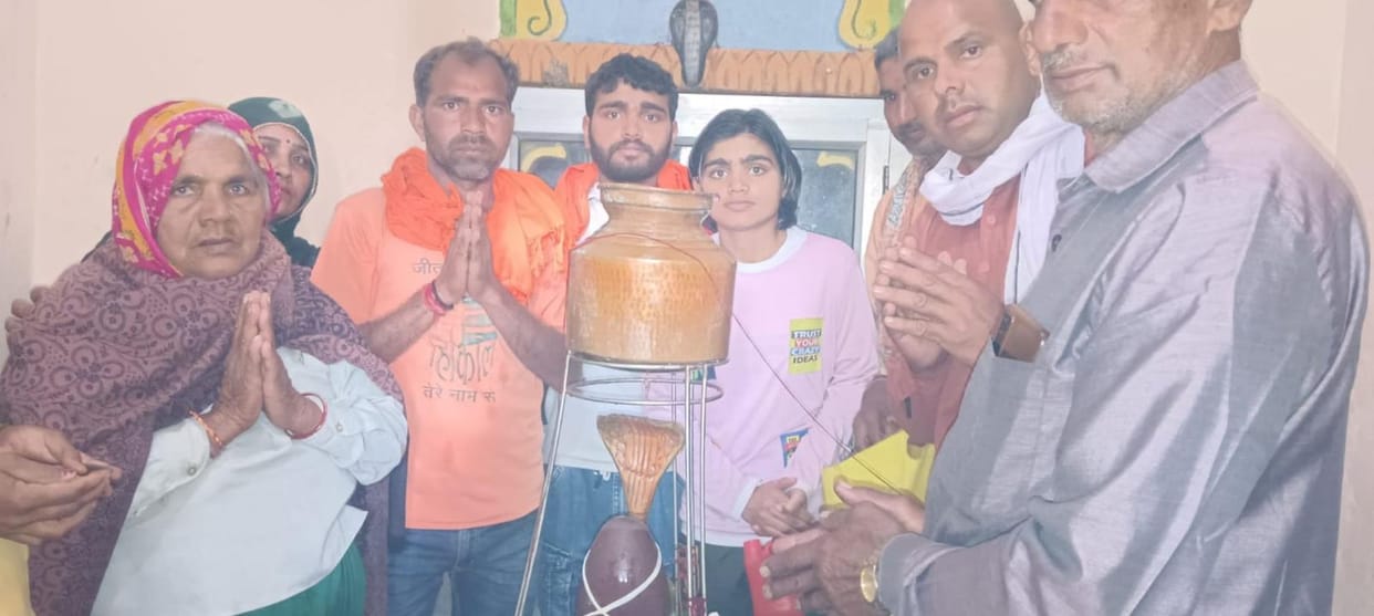 Shiv devotees brought water from Haridwar and performed Jalabhishek