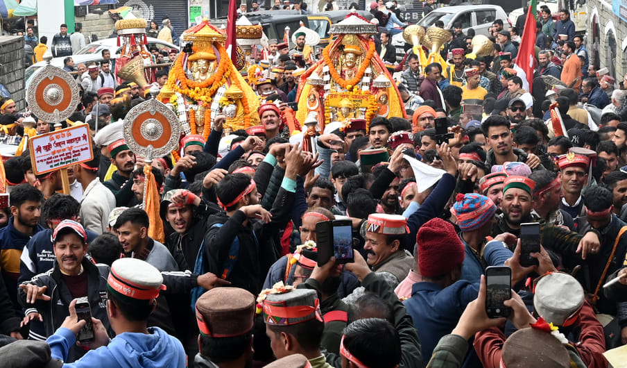 Devlok descended in the mandi, Chhoti Kashi echoed with cheers.