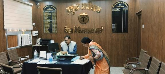 As soon as CMO arrived, the truth came out, 22 doctors were found missing from the district hospital