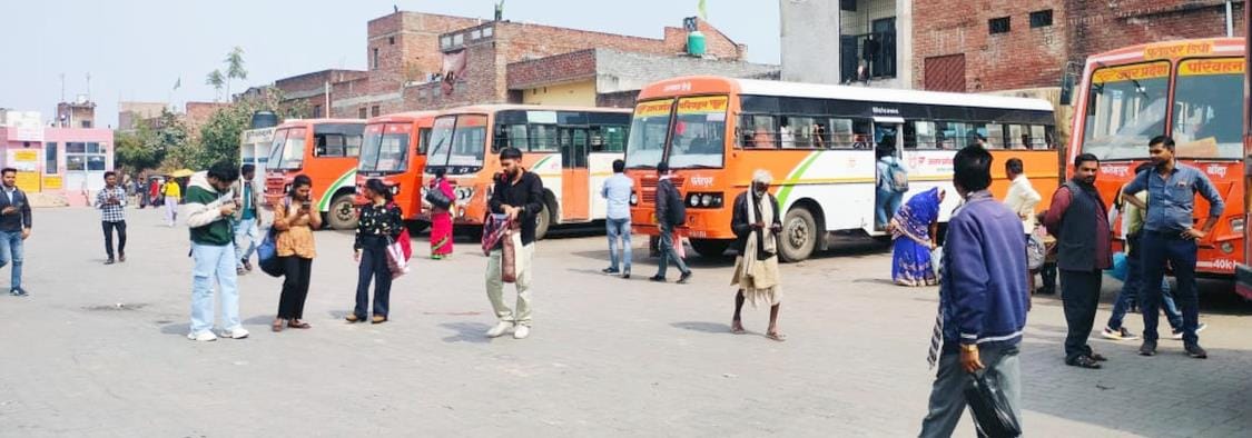 Crowd of people returning from Prayagraj, fighting in buses and trains