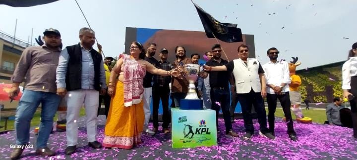Brand ambassador Praveen Kumar added enthusiasm to the team of TSH Blasters Aryanagar
