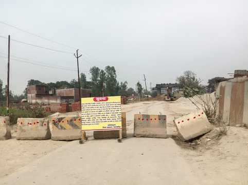 Kasrak railway gate closed, will have to travel 3 kilometers extra