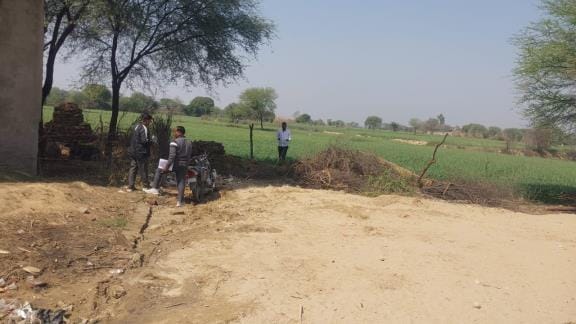 The victim's land and fields were measured on the orders of the minister