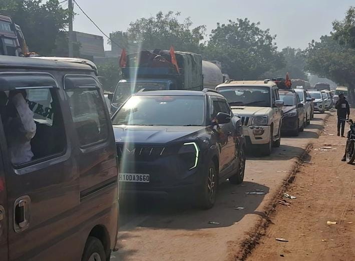 Jam on Prayagraj-Ayodhya highway, devotees upset