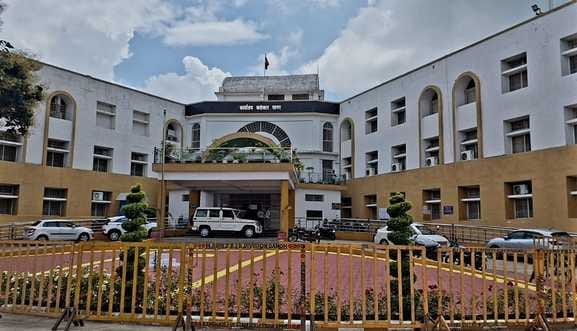 सागर कलेक्टर कार्यालय