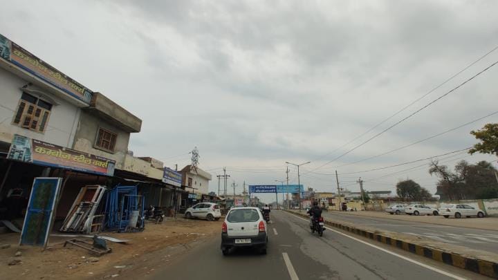 It rained in the morning, it remained cloudy throughout the day, farmers were afraid of hailstorm.