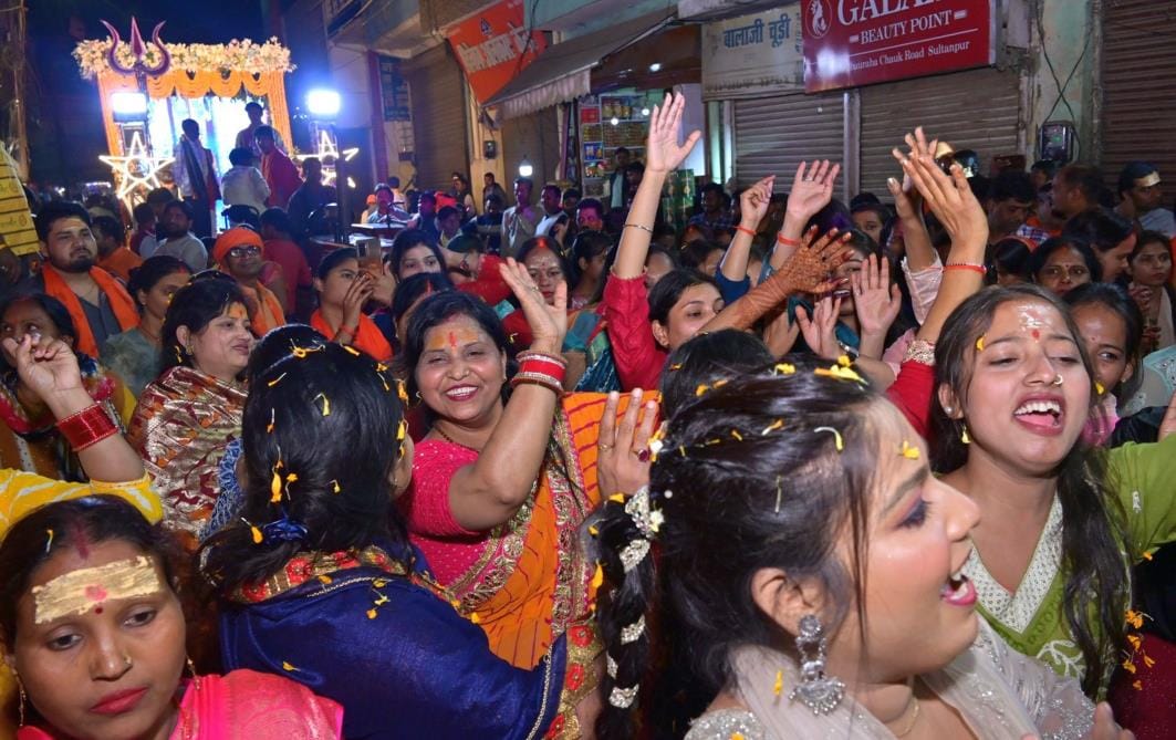 Shiv procession started with great pomp, procession danced with enthusiasm