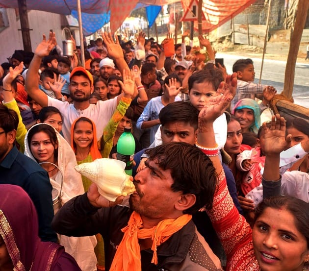 A flood of faith surged in Pura Mahadev, lakhs of devotees performed Jalabhishek