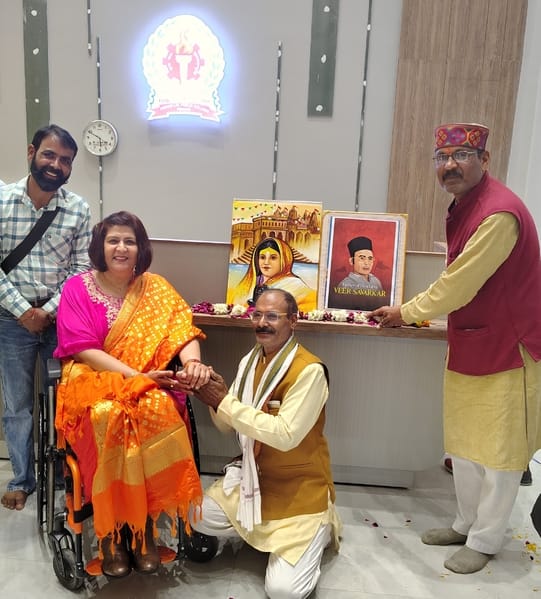 Offered floral tribute to Ahilyabai Holkar