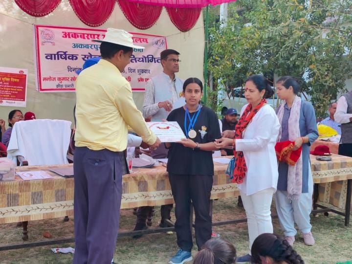 Ajit Nayak and Sangeeta won in 100 meter race