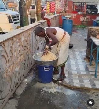 Report on dhaba operator and worker for kneading flour with dirty water