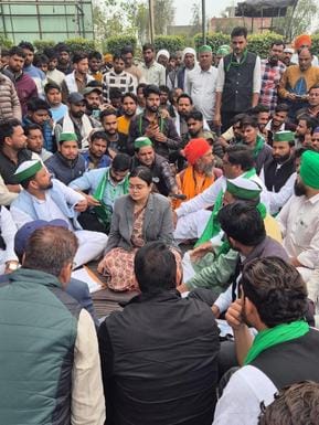 BKU Bhanu group staged a protest against the seizure of the combine.