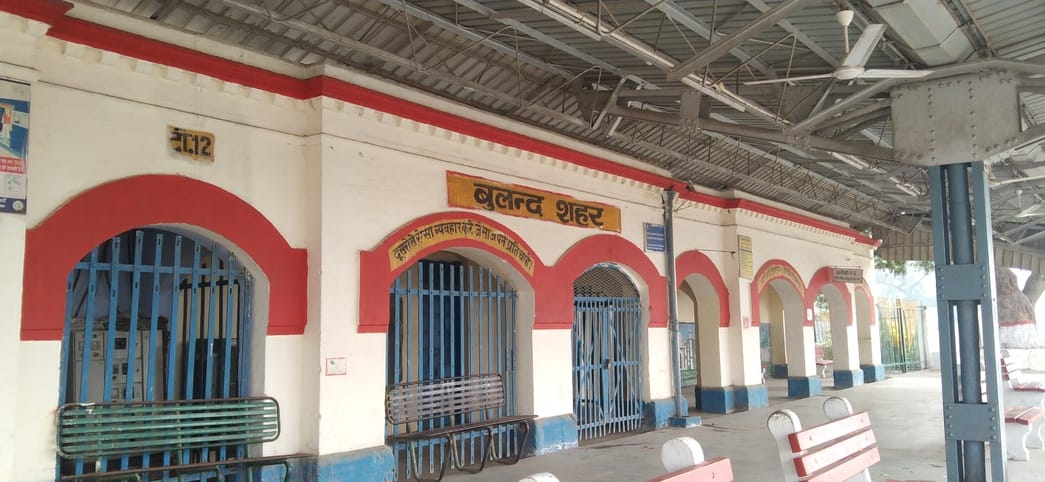 Shuttle train to Delhi begins operating