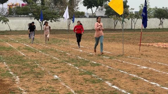 Nikita and Pinky top in race competition