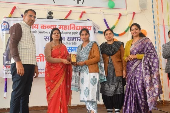 Neelam and Nisha were selected as the best volunteers.