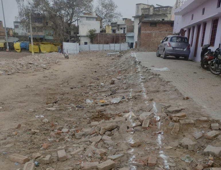 Construction of Shiv Mandir Corridor started again after a week