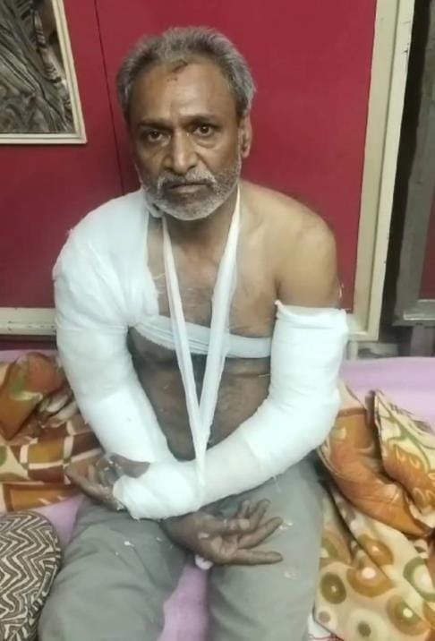 Car collides with e-rickshaw, driver and two passengers injured