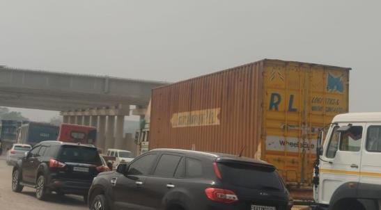 Vehicles were stuck for two hours due to a truck breakdown on the highway