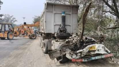Driver changing the wheel of truck, cleaner crushed by dumper, dies