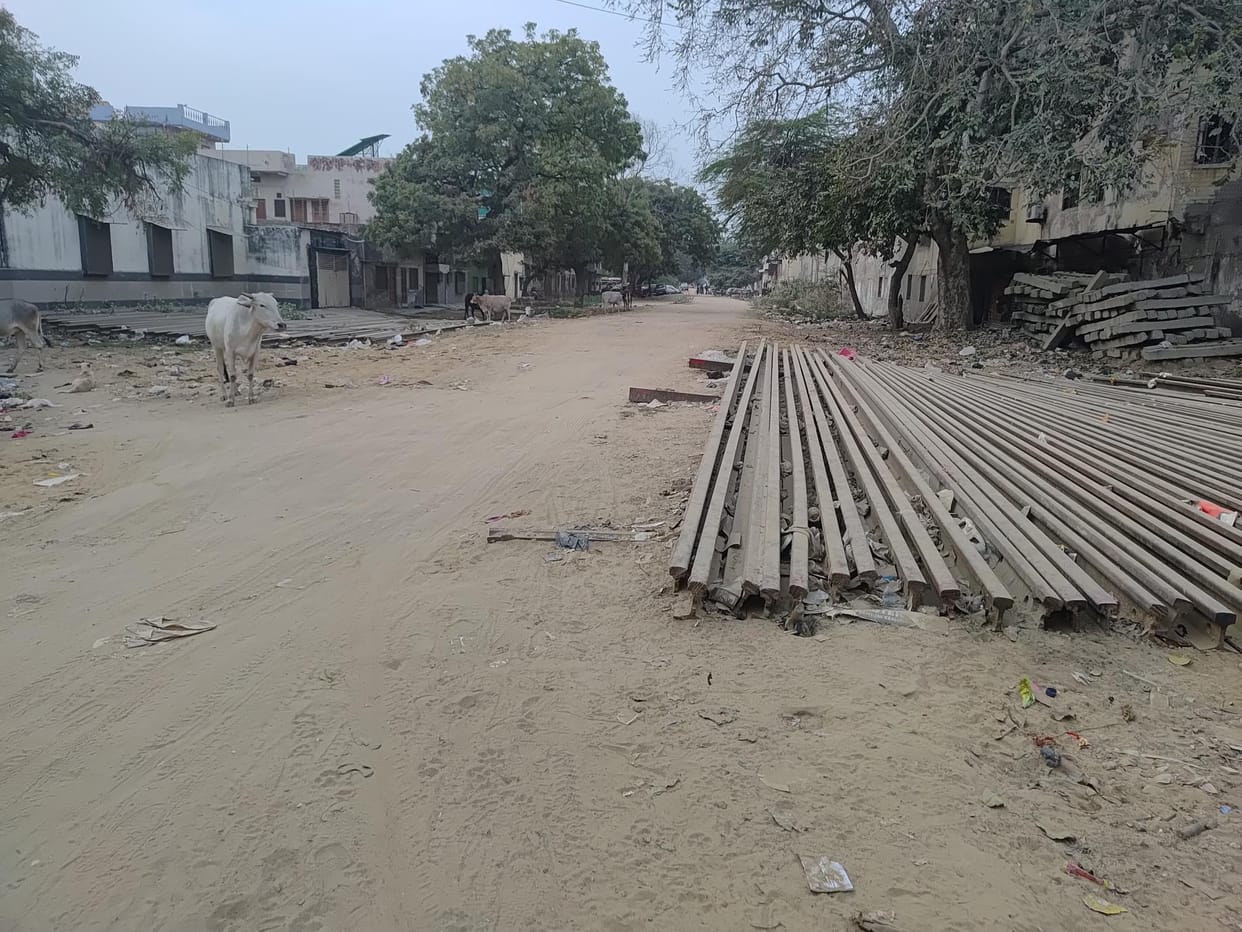 mathura-vrndaavan rel lain kee jameen par sadak banaegee uttar pradesh sarakaar