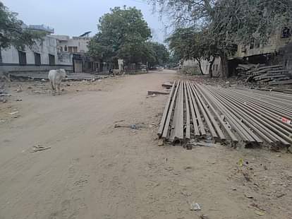 UP: मथुरा-वृंदावन रेल लाइन की खाली पड़ी है जो जमीन, वहां यूपी सरकार बनाएगी सड़क; भविष्य के लिए ये है योजना mathura-vrndaavan rel lain kee jameen par sadak banaegee uttar pradesh sarakaar