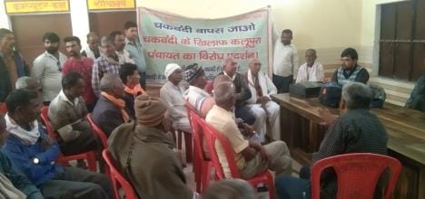 The villagers raised slogans and the consolidation workers returned