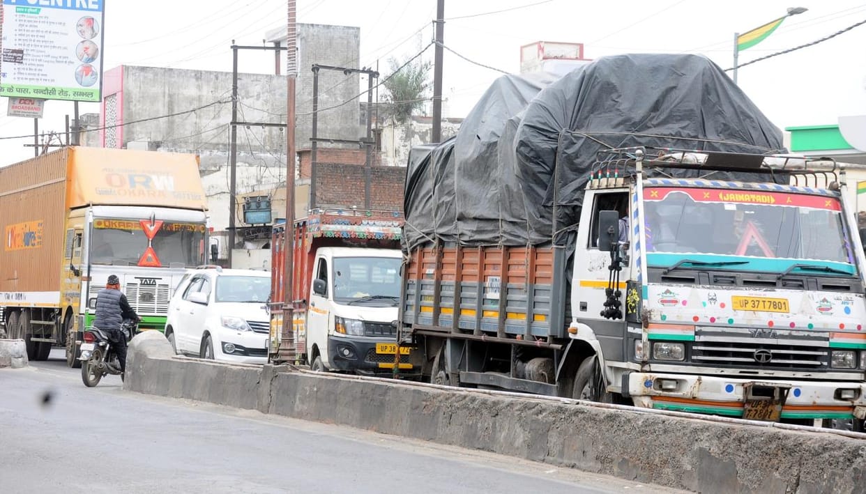The jam continued even on the second day after the diversion ended