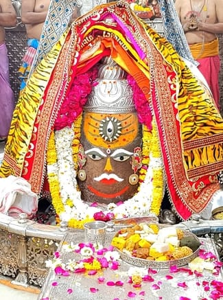 Ujjain Mahakal: Baba Mahakal gave darshan in a special form during Bhasma Aarti