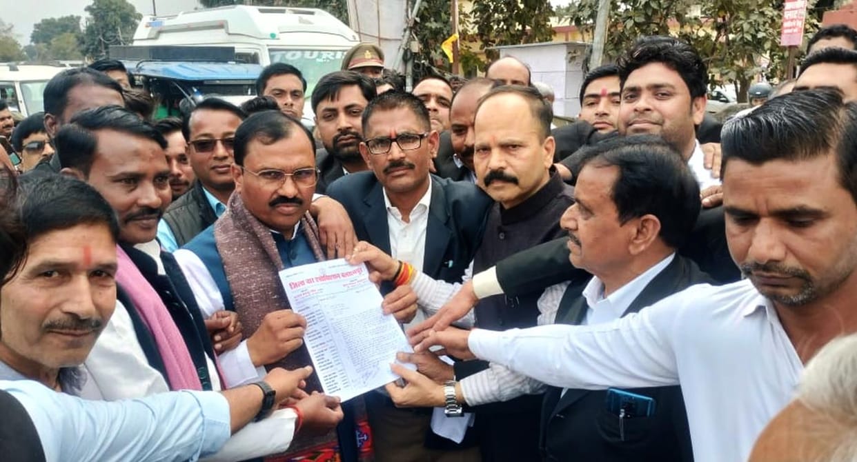 Advocates submitted a memorandum to Shravasti MP