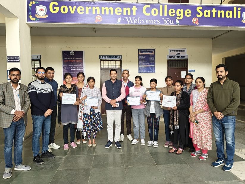 The team of Satnali College became the winner in the state level science exhibition.