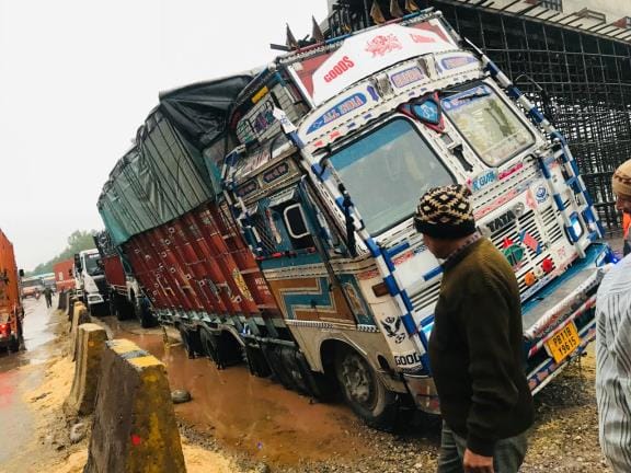 Traffic Police Issue Advisory For Driving Due to Rain in Jammu Kashmir