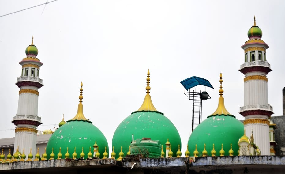 Student and three security personnel suspended for offering namaz in open