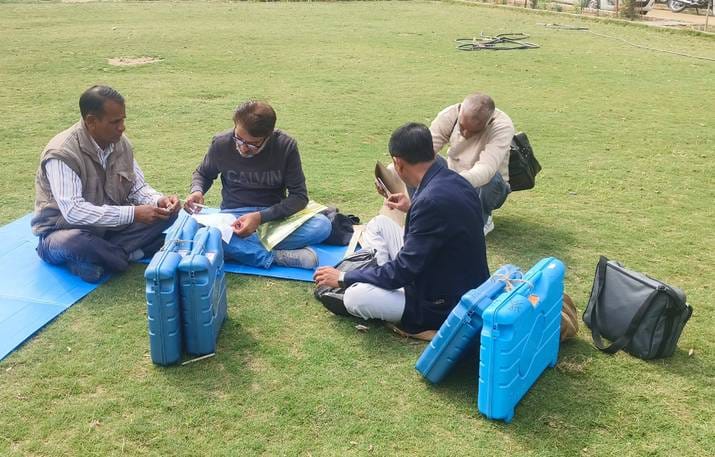 The fate of 33 candidates for the post of councilor and three candidates for the post of president will be sealed in EVMs today