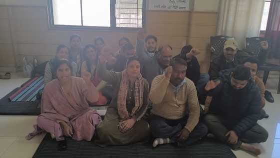 Patwari and Kanungo strike in Jwalamukhi in protest against state cadre