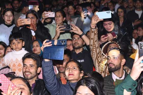 mandi mahashivratri cultural night mitran da naa chalda song spectator dance